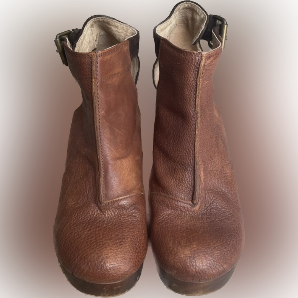 Like new FREE PEOPLE AMBER ORCHARD CLOGS